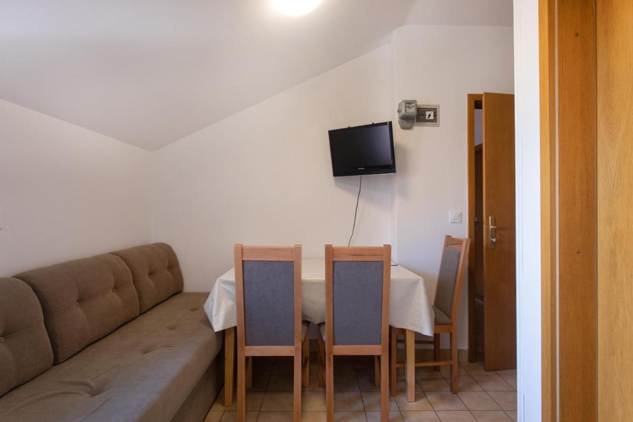 Apartmaji Pri Perotu Izola Exteriör bild