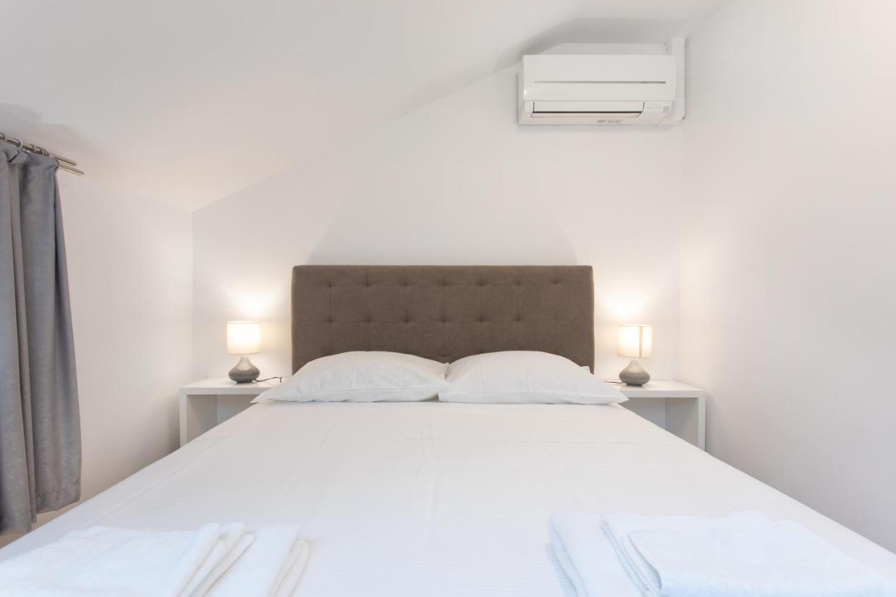 Apartmaji Pri Perotu Izola Exteriör bild