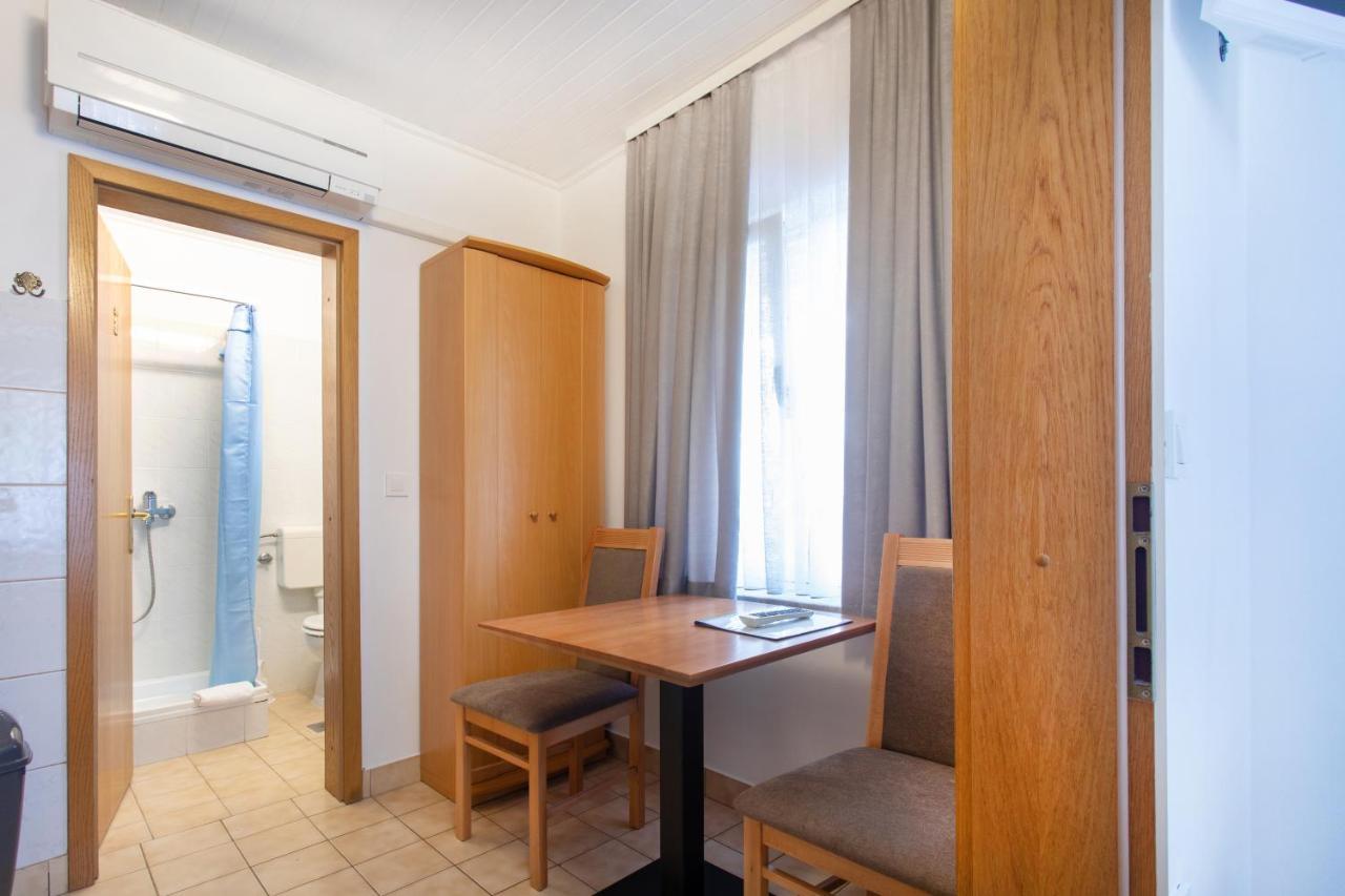 Apartmaji Pri Perotu Izola Exteriör bild